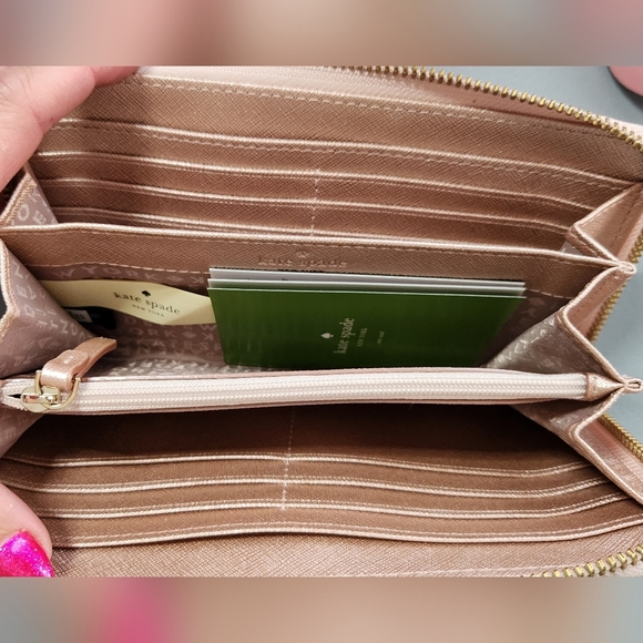 Kate Spade Women's Rose Gold Zip Around Wristlet Wallet Nwot - Picture 2 of 6